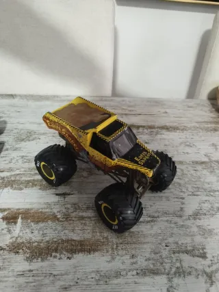 2 
Monster Jam Grave Digger Coche
