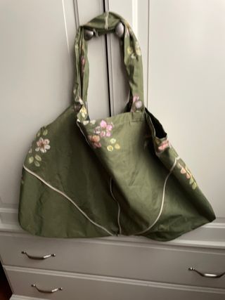 Bolsa de Hombro Amplia con Flores
