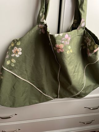 Bolsa de Hombro Amplia con Flores