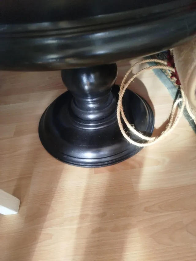 Mesa redonda mármol y madera,