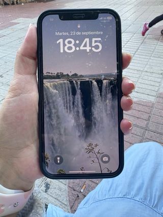 iPhone 12 Pro casi sin uso