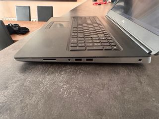 Portátil Dell Precision 7760
Estación de trabajo