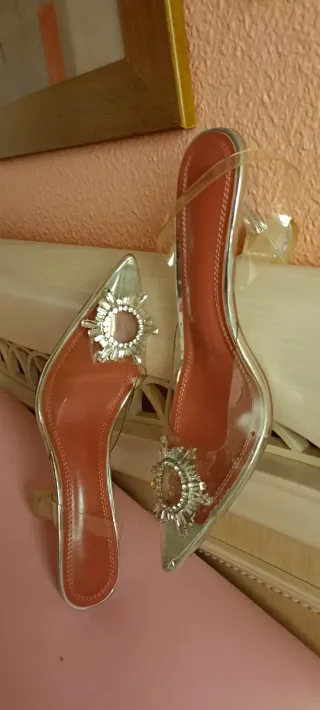 Zapatos tacón transparentes adornos brillantes