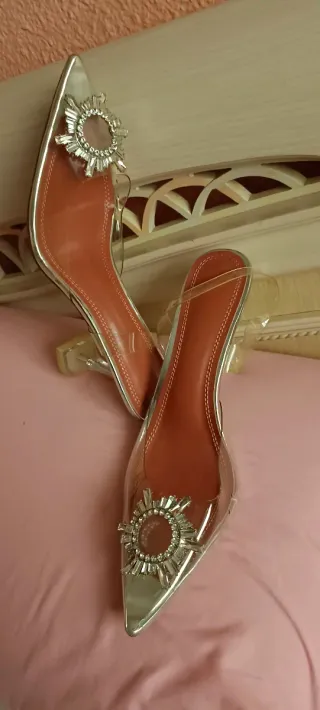 Zapatos tacón transparentes adornos brillantes