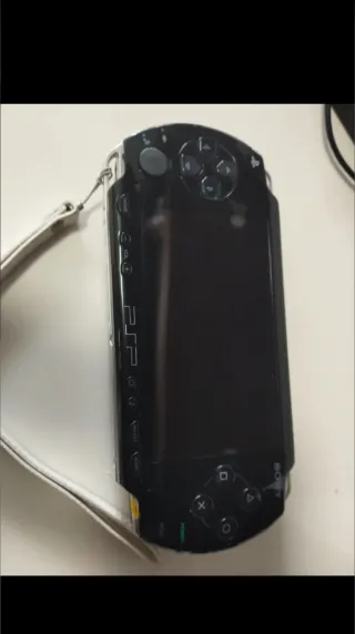 Sony PSP Negra + Juego GTA + Accesorios