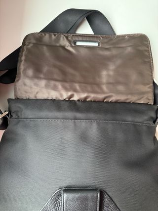 Bolso con bandolera.