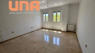 Piso en alquiler en Huerta de la Reina - Trassierra en Córdoba