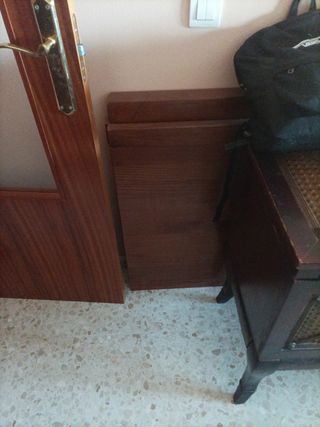 Sofá de piel beige y marrón,mesa comedor y 4 silla