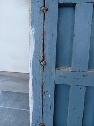 Ventana madera vintage azul