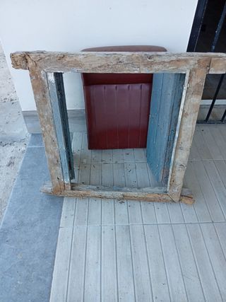Ventana madera vintage azul