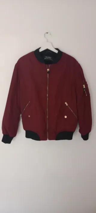 Chaqueta Bomber Pull&Bear Roja y Negra