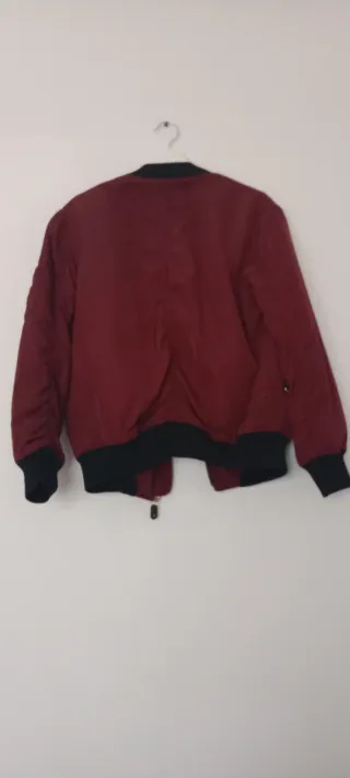 Chaqueta Bomber Pull&Bear Roja y Negra