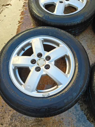 Llantas Skoda R15 con neumaticos 
