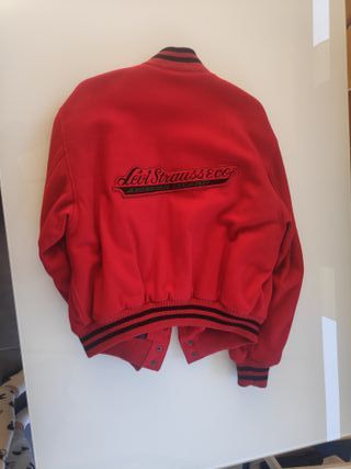 Chaqueta Roja Estilo Universitario