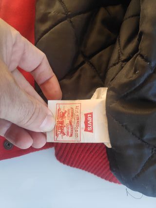Chaqueta Roja Estilo Universitario