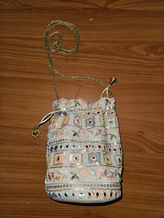 Bolso de fiesta bordado con espejos