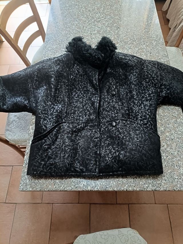 Montone originale nero con pelliccia