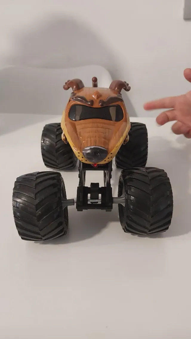 Monster Mutt Coche Grande