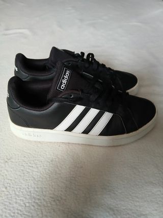 Scarpe Adidas Nere e Bianche - Taglia 39.5