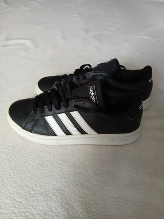 Scarpe Adidas Nere e Bianche - Taglia 39.5