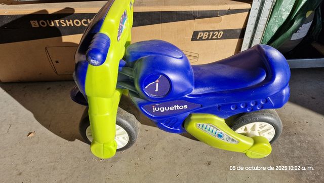 Moto correpasillos Juguettos azul y verde