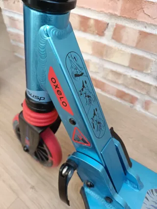 Patinete Oxelo azul y rojo Mid 5