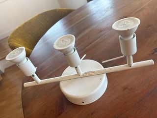 Lámpara de techo 3 focos modolo Krusnate de Ikea. 