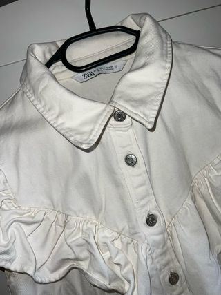 Vestido vaquero Zara blanco volantes