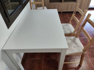 Mesa extensible y 6 sillas ikea