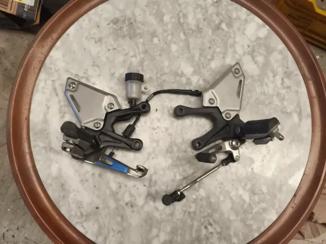 Estriberas Kawasaki Z900 2023