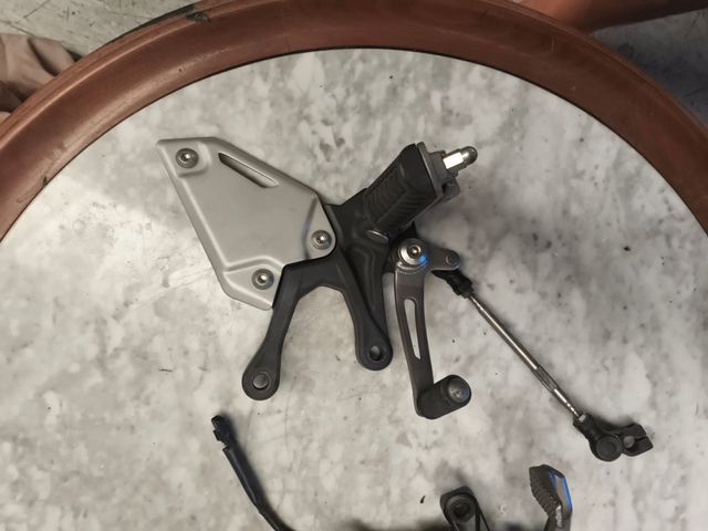 Estriberas Kawasaki Z900 2023