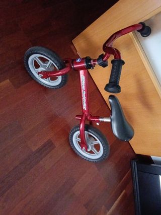 Bicicleta de equilibrio roja Chicco