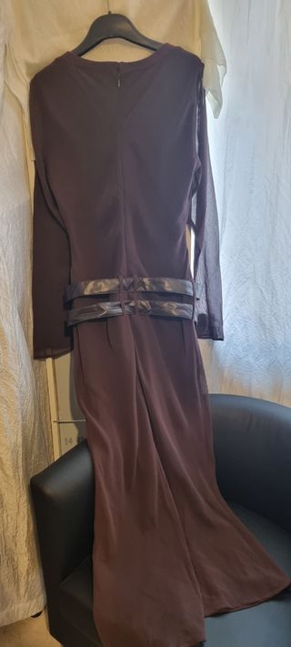 Abito lungo marrone con cintura