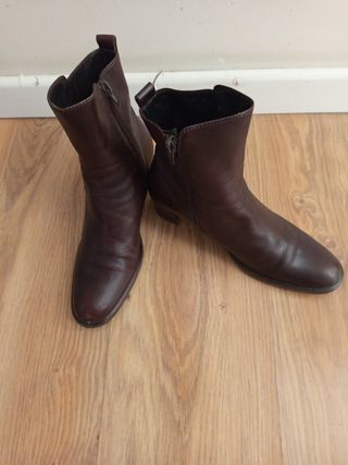 Botines de piel marrones
