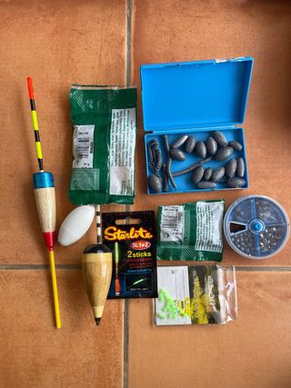 Accesorios pesca varios corcho plomos