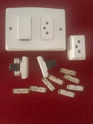 Enchufes y fusibles Metrópoli