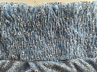 Blusa floral Bershka azul y blanca