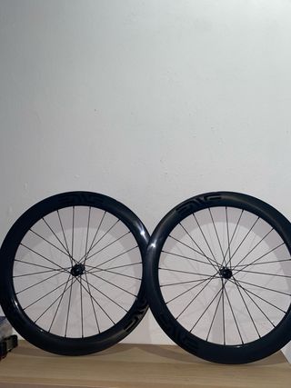 Ruedas carbono 60mm
buje cerámico 
freno disco