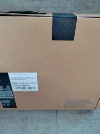 ASUS V16 Portátil 144 Hz NVIDIA RTX 5050 8GB