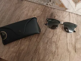 Gafas de sol Ray-Ban Clubmaster negras y plateadas