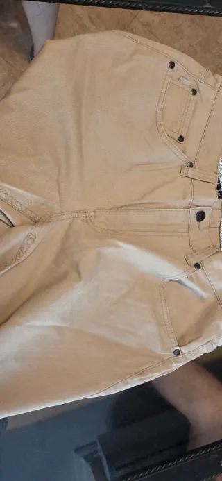 Pantalón vaquero beige