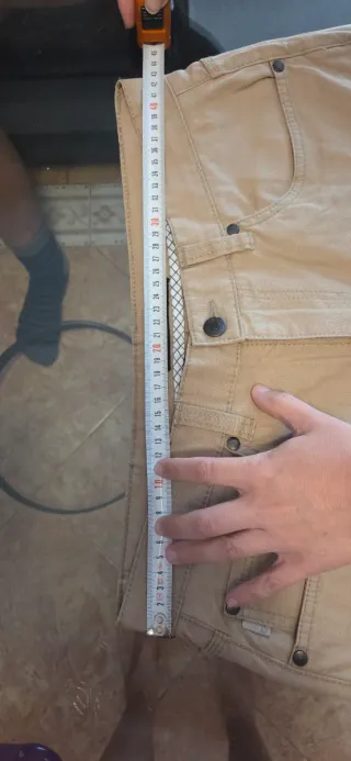 Pantalón vaquero beige