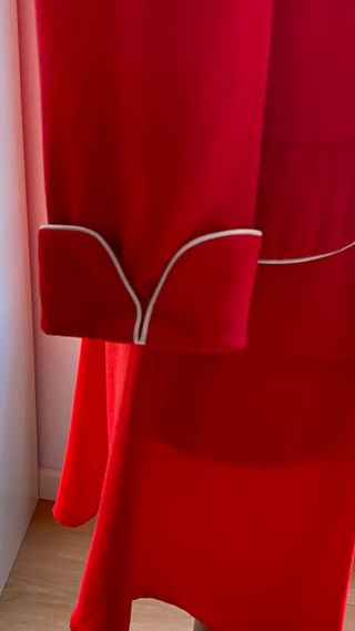 Completo rosso con bordi bianchi