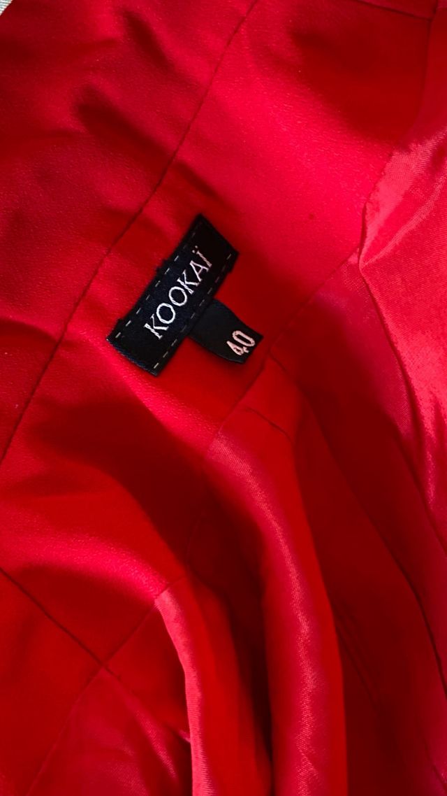 Completo rosso con bordi bianchi