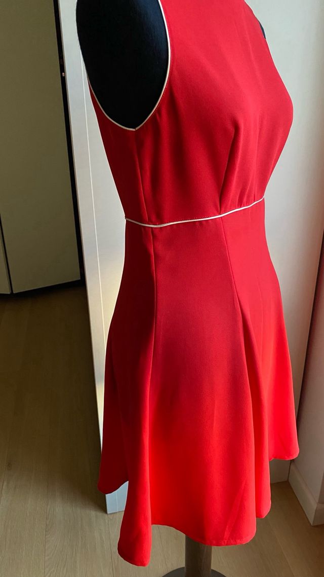 Completo rosso con bordi bianchi