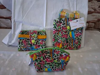 Monedero estampado loros y leopardo