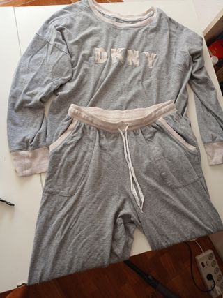 Conjunto pijama DKNY mujer gris y beige