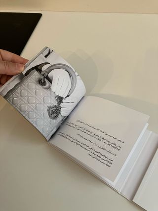 Libro y tarjetas Christian Dior
