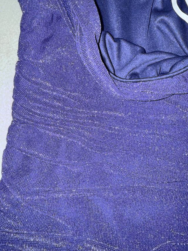 Vestido de fiesta morado y plateado