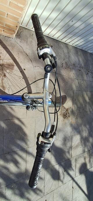 Bicicleta Boomerang Azul y Plata con dinamo
